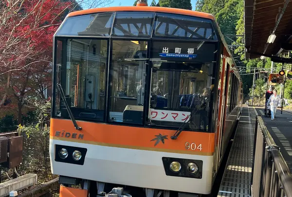 叡山電鉄鞍馬線 紅葉のトンネル