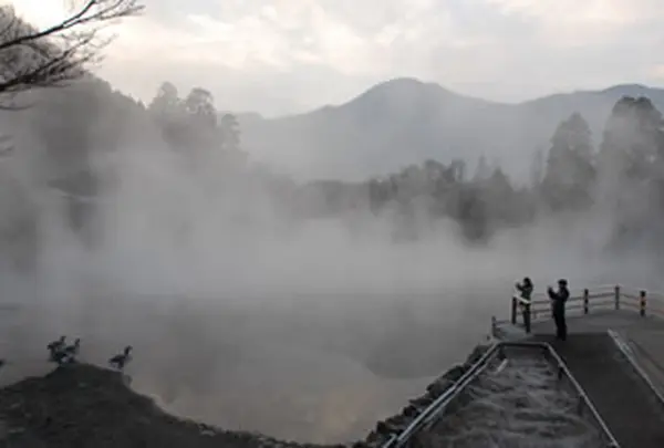 金鱗湖