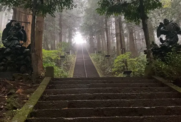 奥の院
