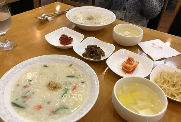 大汝(テヨ)粥専門飲食店