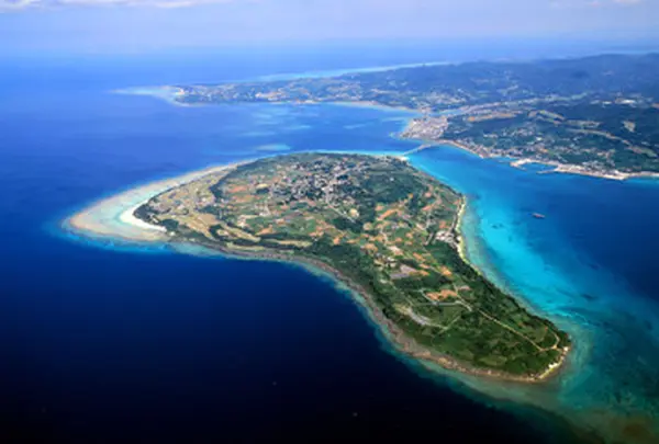 瀬底島