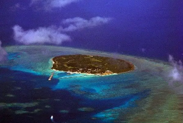 鳩間島