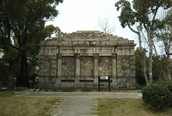 伊藤博文銅像台座