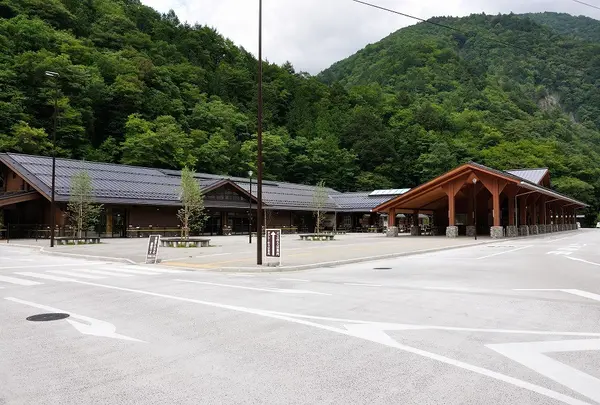 沢渡駐車場へマイカー駐車、バスへ乗換え