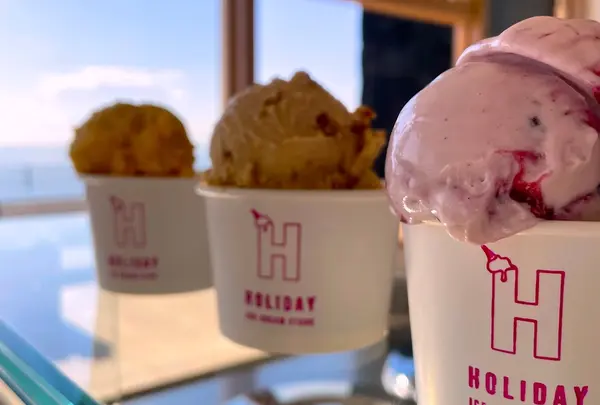 HOLIDAY ICE CREAM STORE (ホリデーアイスクリームストア)