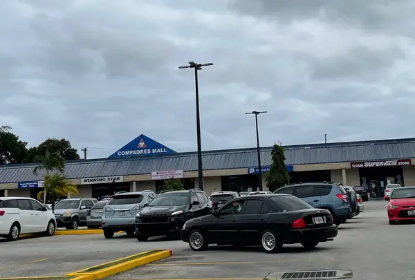 Compadres Mall