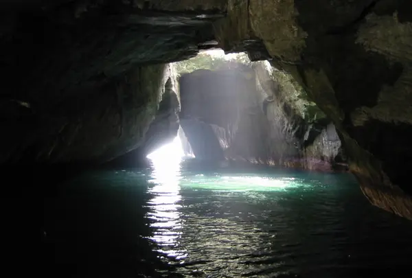 堂ケ島天窓洞