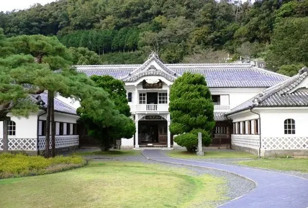 重文岩科学校