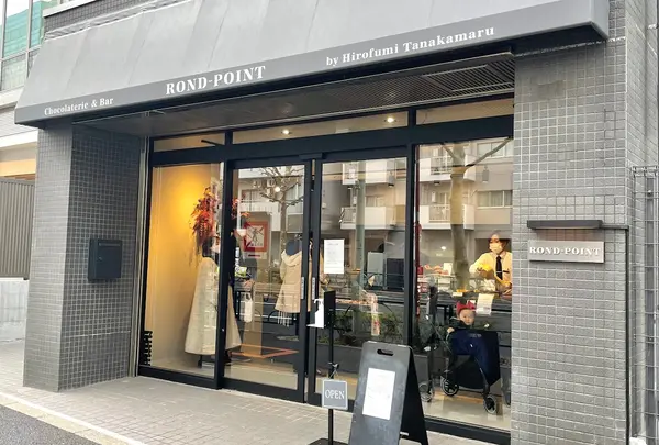 Chocolaterie & Bar ROND-POINT by Hirofumi Tanakamaru