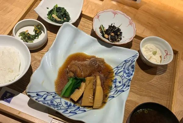 菜な
