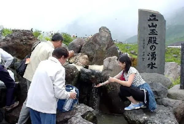 立山玉殿の湧水