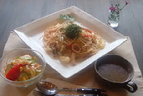 オープンカフェ はぴねす