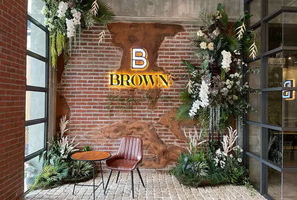 BROWN Brew & Bistro