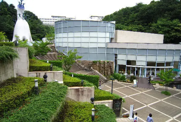 川崎市岡本太郎美術館