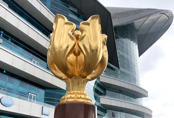 金紫荊広場（ゴールデンバウヒニア広場 Golden Bauhinia Square）
