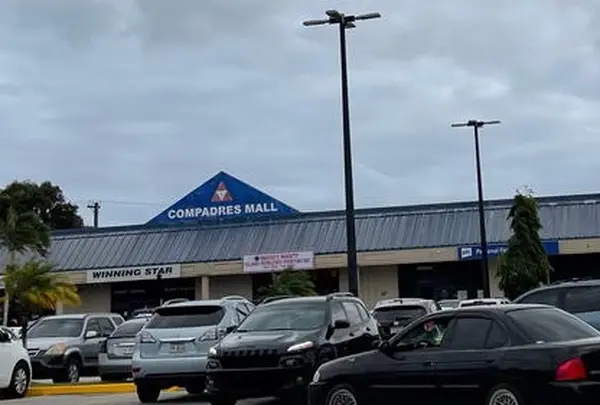 Compadres Mall