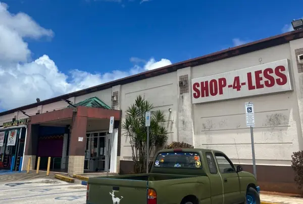 Shop 4 Less デデド店