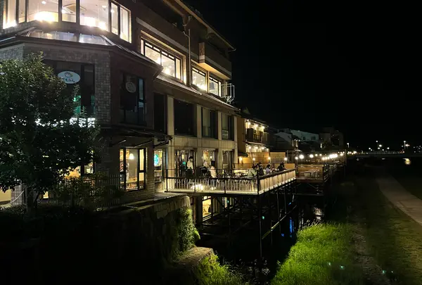 スターバックスコーヒー 京都三条大橋店（STARBUCKS COFFEE）