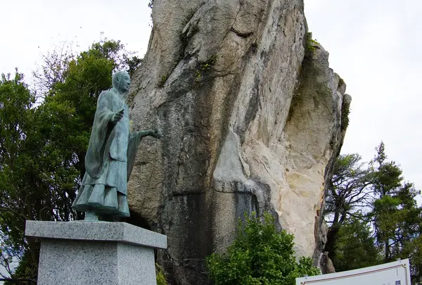 題目岩