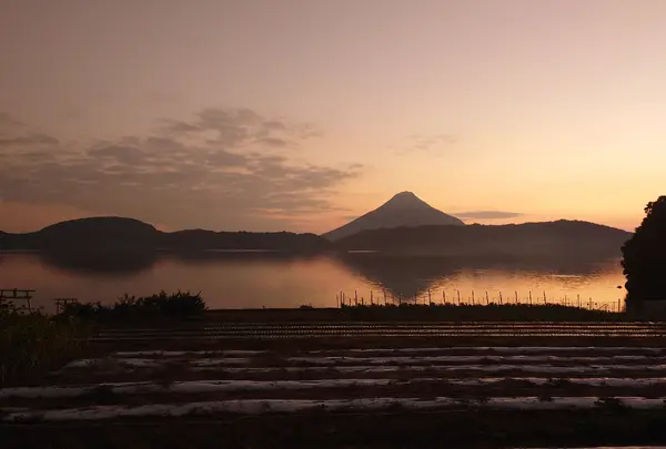 黄金の鳥居(池田湖のパワースポット)