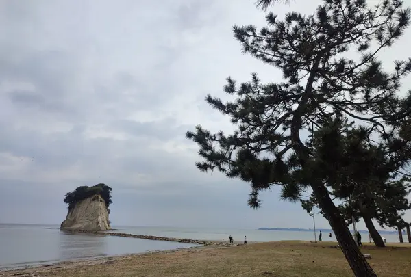 見附島