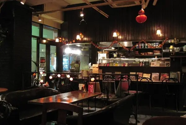 BAKE CROWNS CAFE