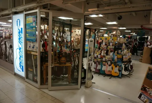 ロックイン難波店