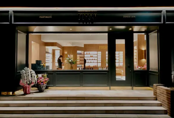 D'ORSAY AOYAMA本店 (ドルセー 青山本店）