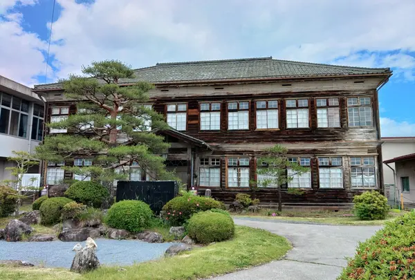 旧大沢小学校（本館）