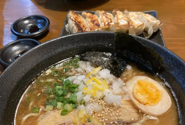 郡上豚骨ラーメン カンミナ 郡上八幡店
