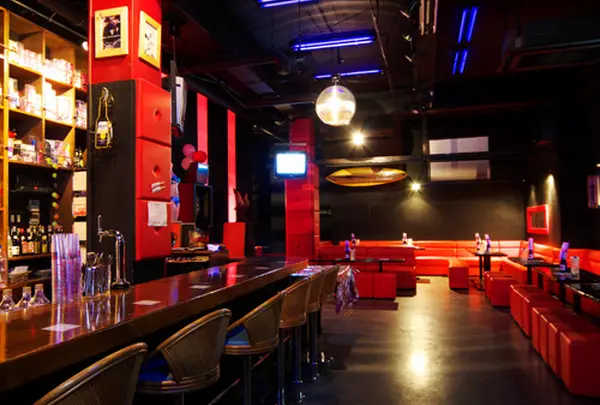 オーレ Ole` Pool & Datrs バー bar