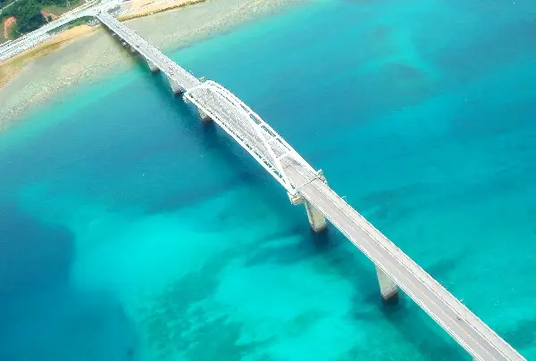 瀬底島