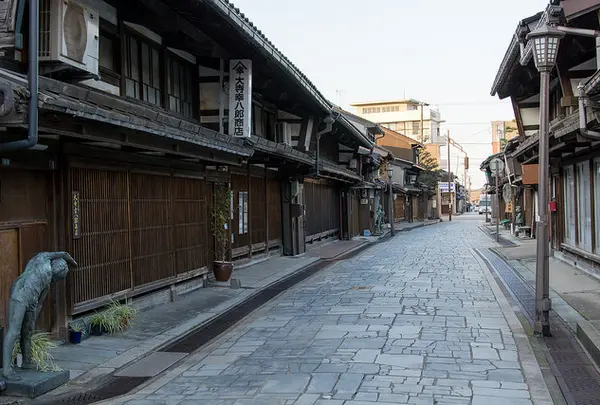 金屋町（千本格子の家並み）