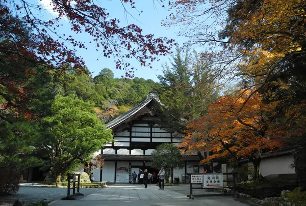 庫裏も紅葉