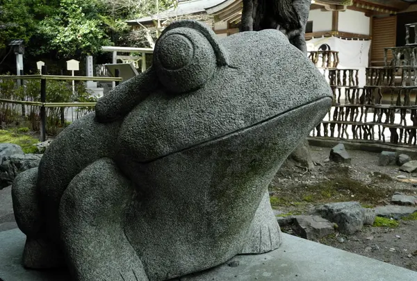 何故かカエル像が多い