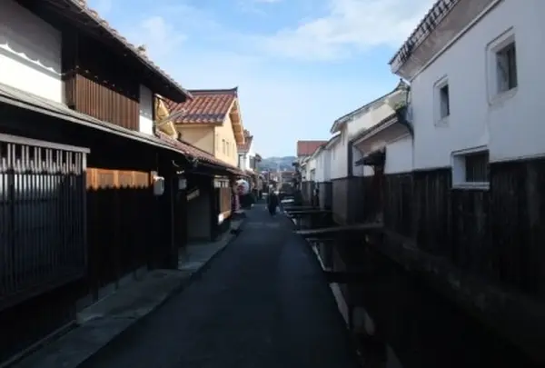 白壁土蔵群