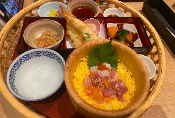 シロク 金沢フォーラス店