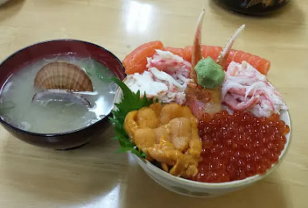 三角市場