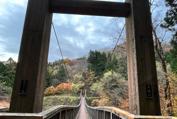 滝のつり橋