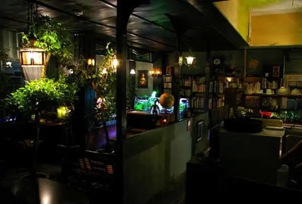 アール座読書館