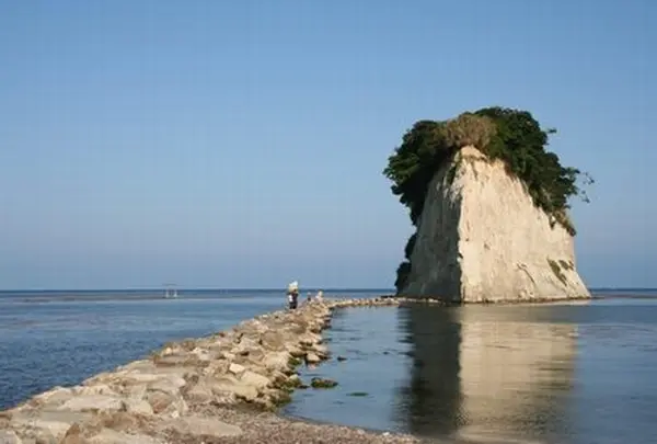 見附島
