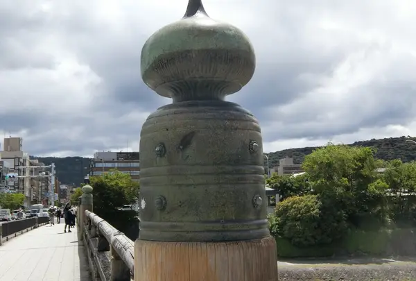 南側擬宝珠池田屋騒動刀傷跡