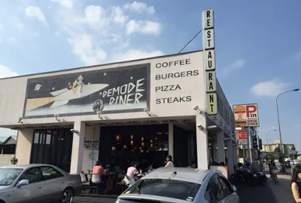 マイカー組へのオススメ寄り道その１・デモデダイナー 福生店