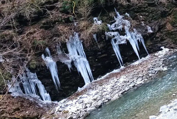 三十槌の氷柱