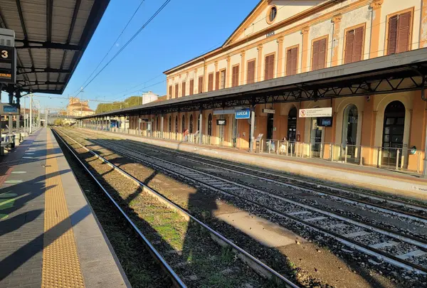 ルッカ駅