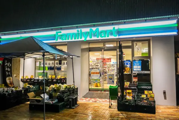 ファミリーマート 表参道駅南店