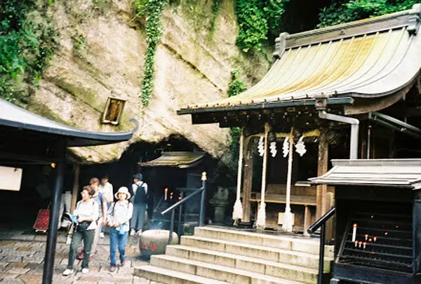 銭洗弁財天宇賀福神社