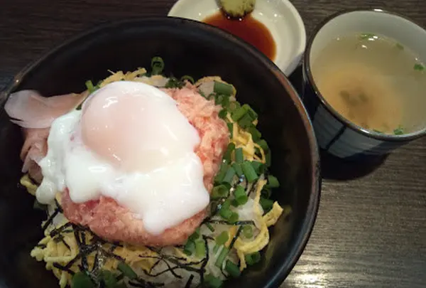 まぐろのなかだ屋