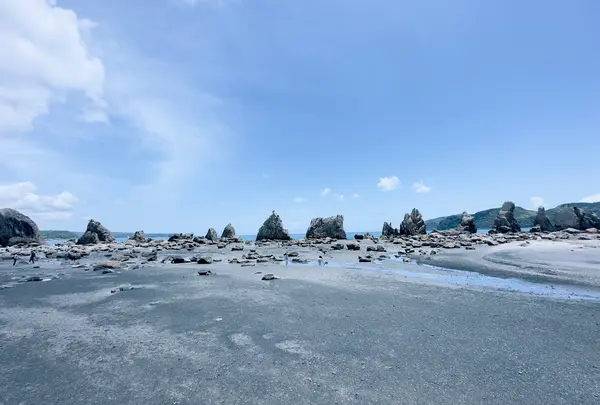 橋杭岩
