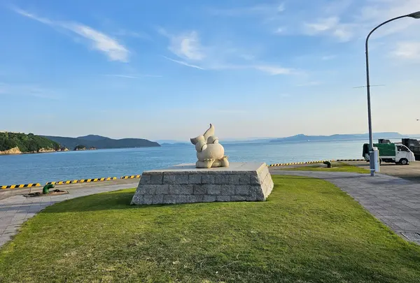 池田港西防波堤灯台